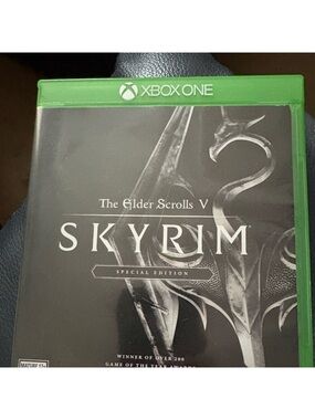 Xbox One The Elder Scrolls V: Skyrim Special Edition - Black & Green